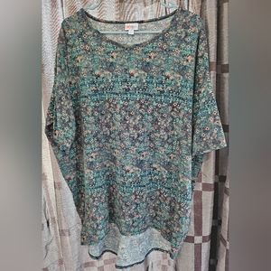LuLaRoe Oversized Tshirt, Shortsleeve Drop Tail, Diamond Flower Print, Size XL